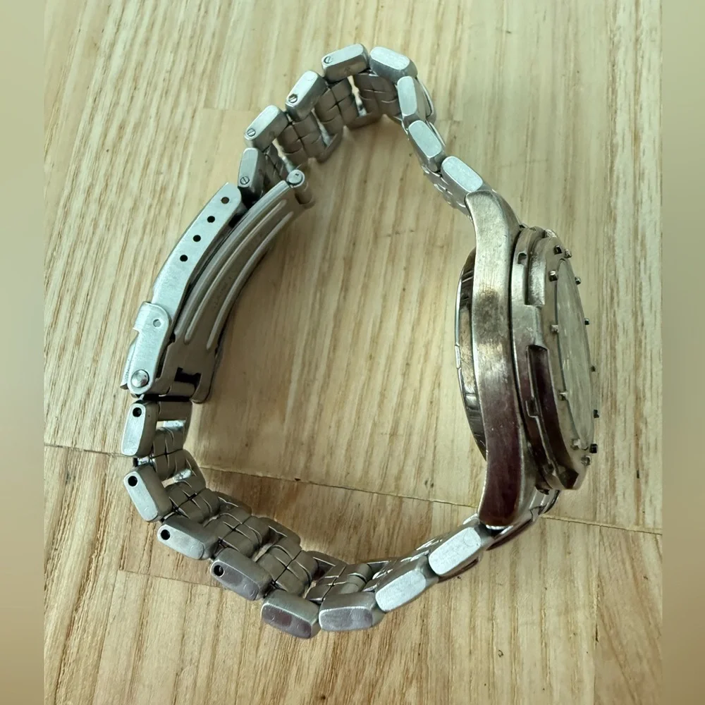 Vintage ladies Eddie Bauer sport watch NEW BATTERY